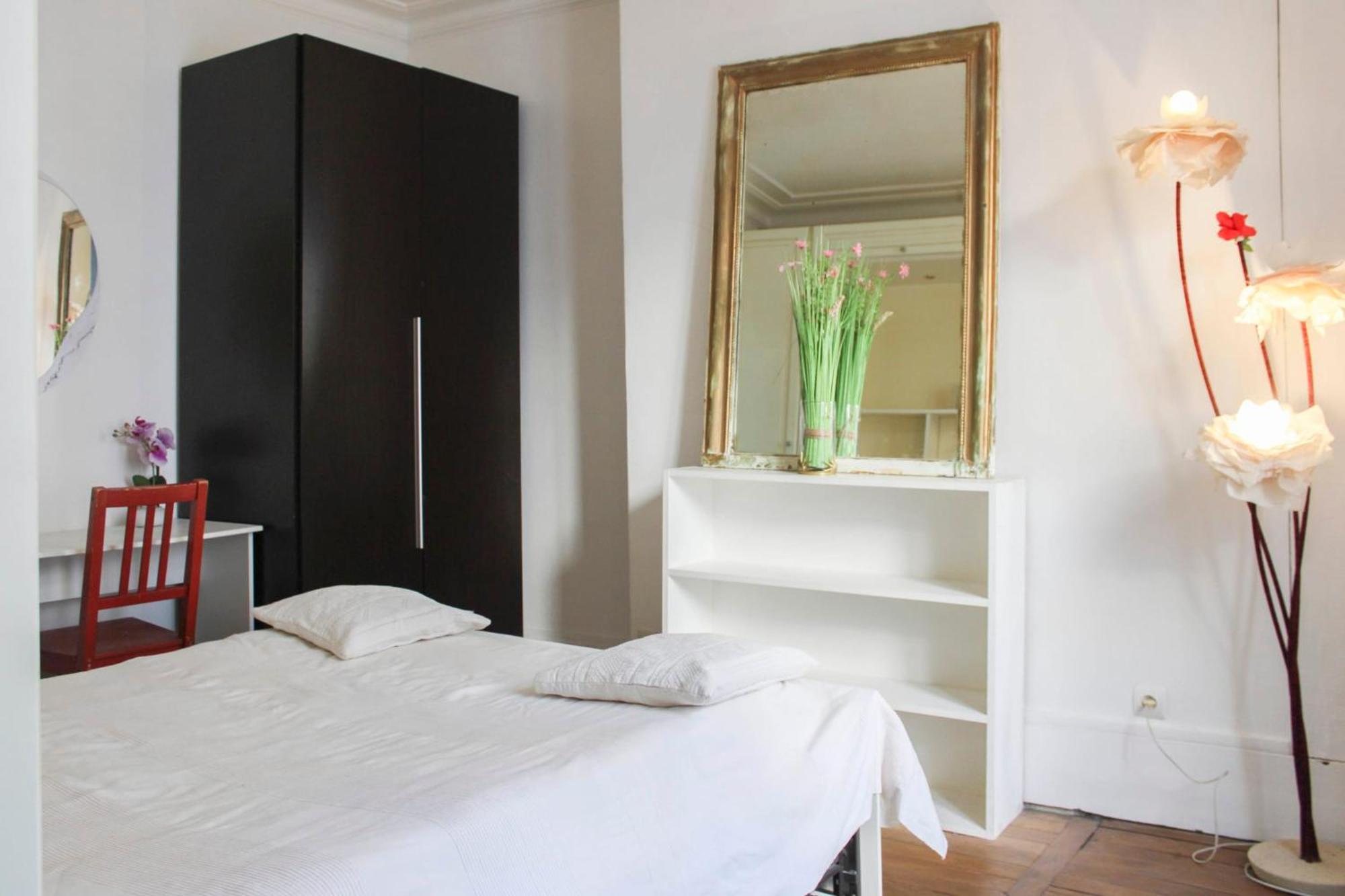 Appartement T3 For 5 In The 13th - *